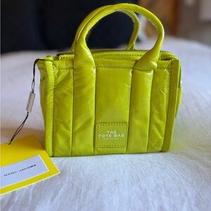 NWT Marc Jacobs SHINY CRINKLE LEATHER CROSSBODY TOTE - Acid Lime
